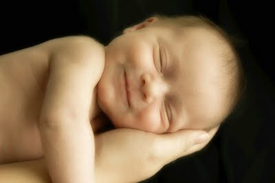 أعراض طبيعية للطفل حديث الولادة Large_1238061065